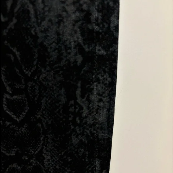 7 For All Mankind Snake Print Skinny Black Denim Jeans Size 25 - Picture 2 of 8